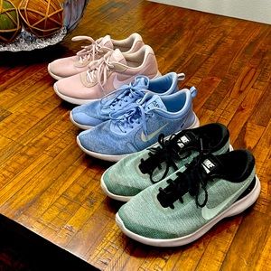 Nike women’s tennis shoes